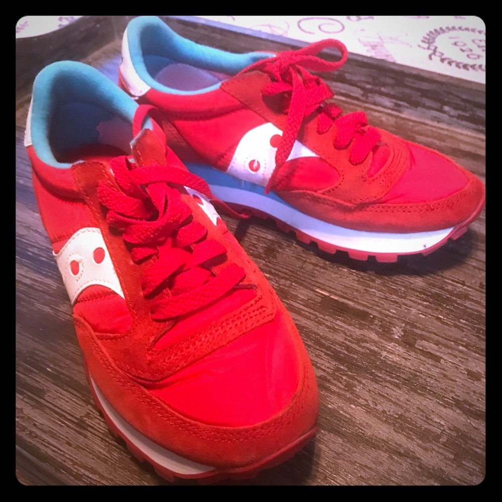 Saucony tennis shoes