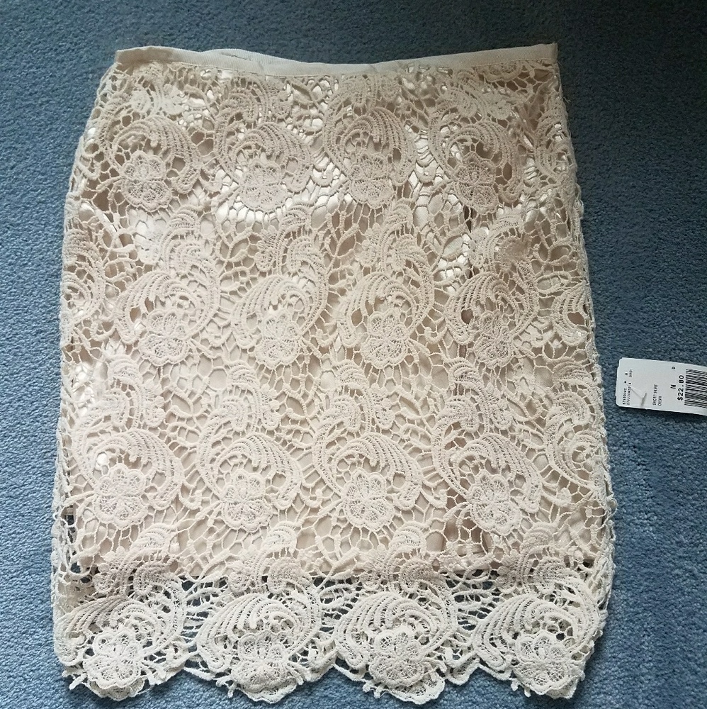 White lace skirt