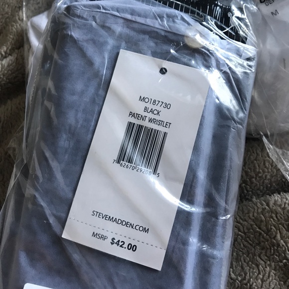 Steve Madden Black Textured Wallet - Picture 4 of 4