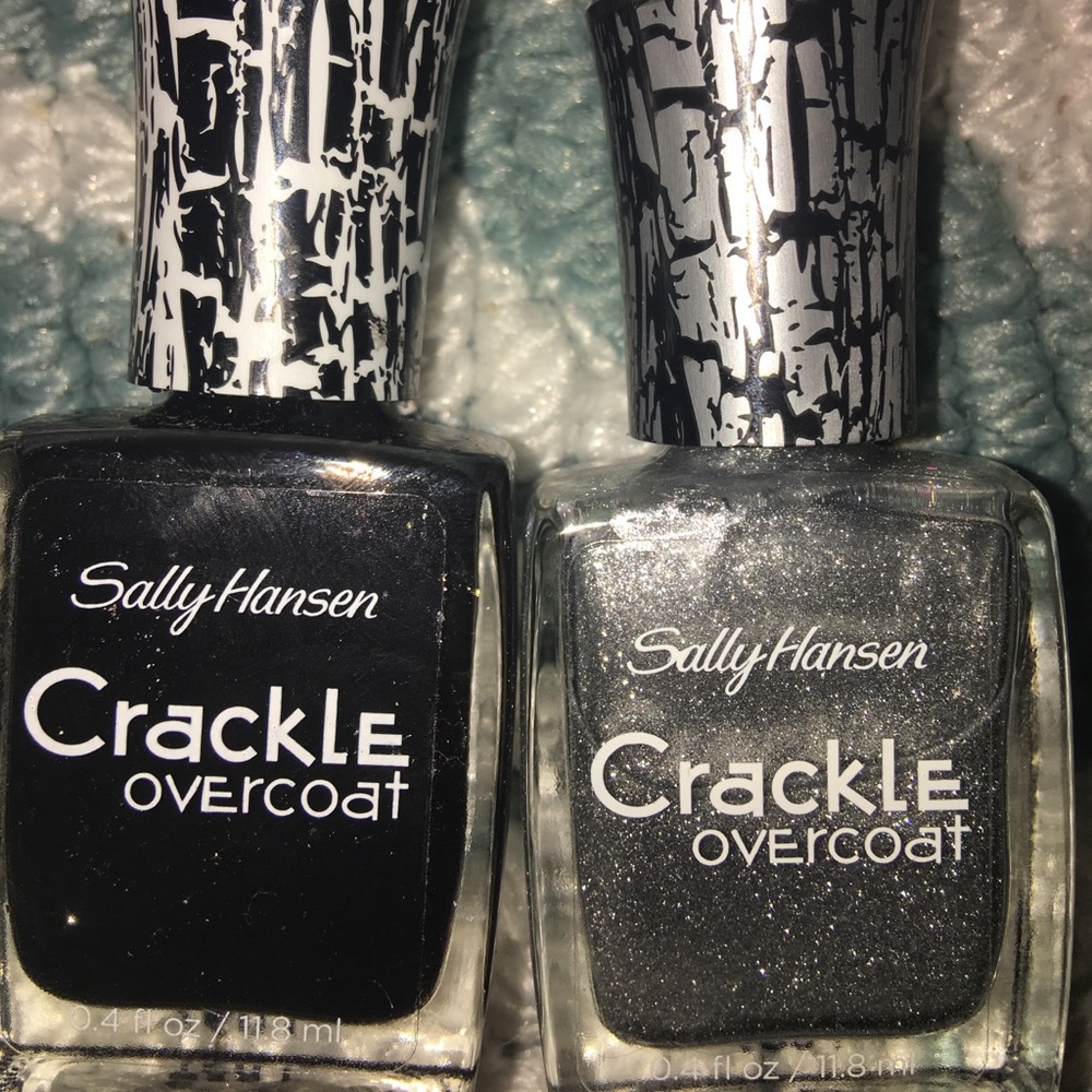 Crackle nail polish