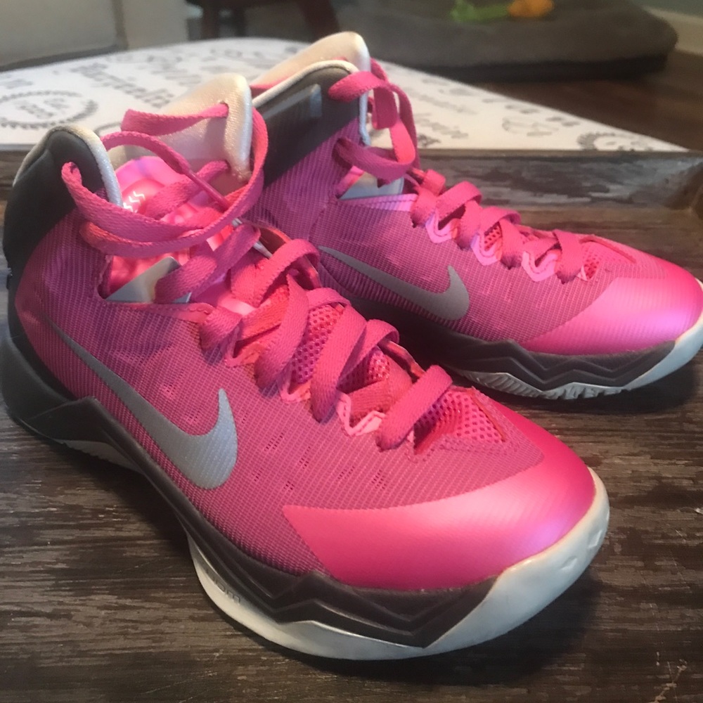 Price drop!!! Nike tennis shoes