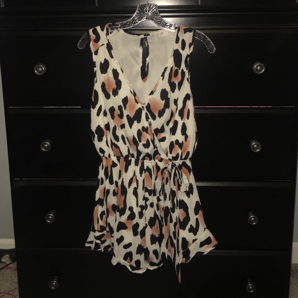 Leopard print romper with tie at waist and frills