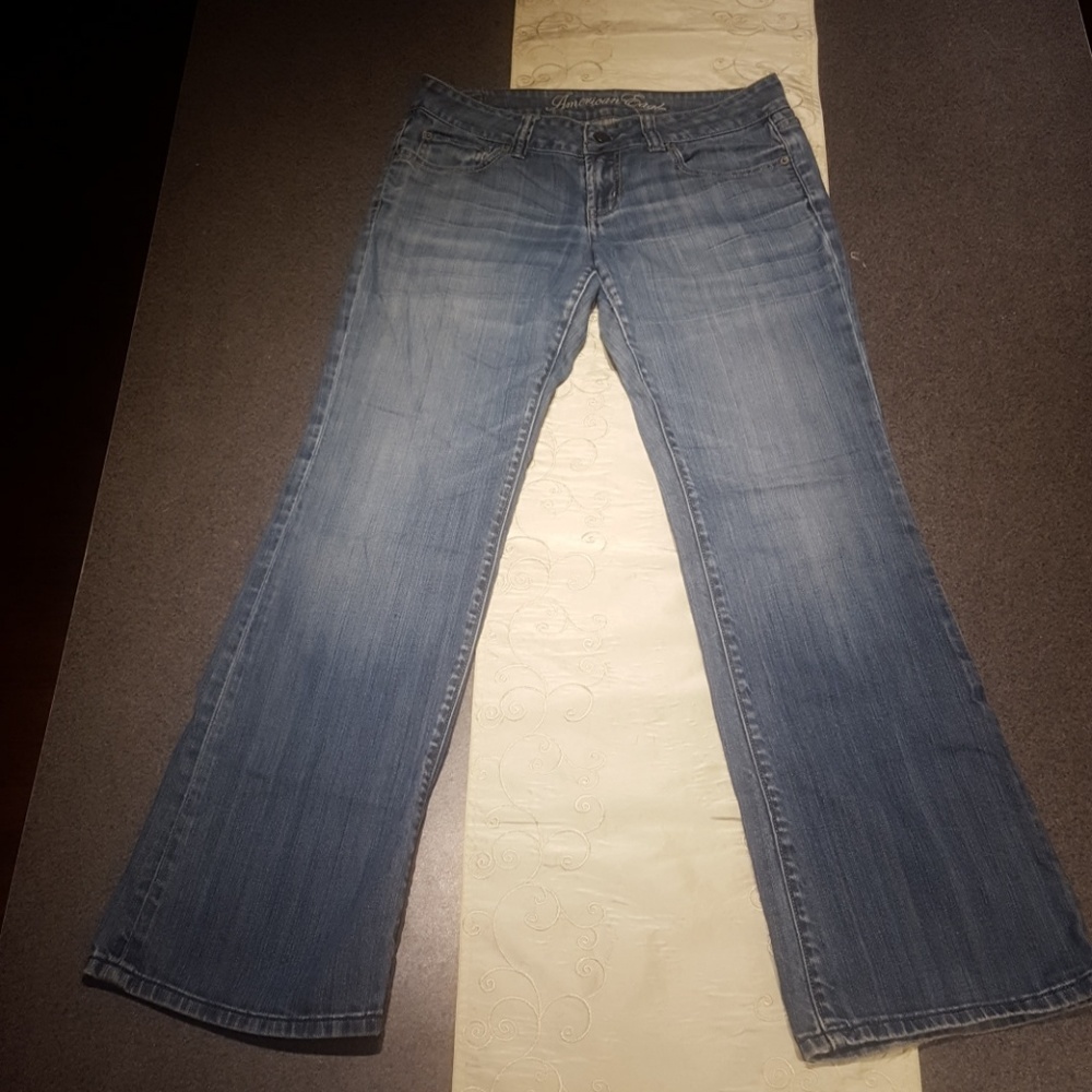 American Eagle size 6 Favorite Boyfriend Jeans