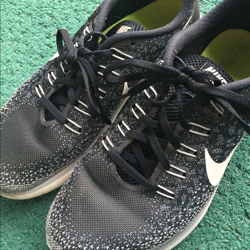 Nike Women's Free Distance 2
