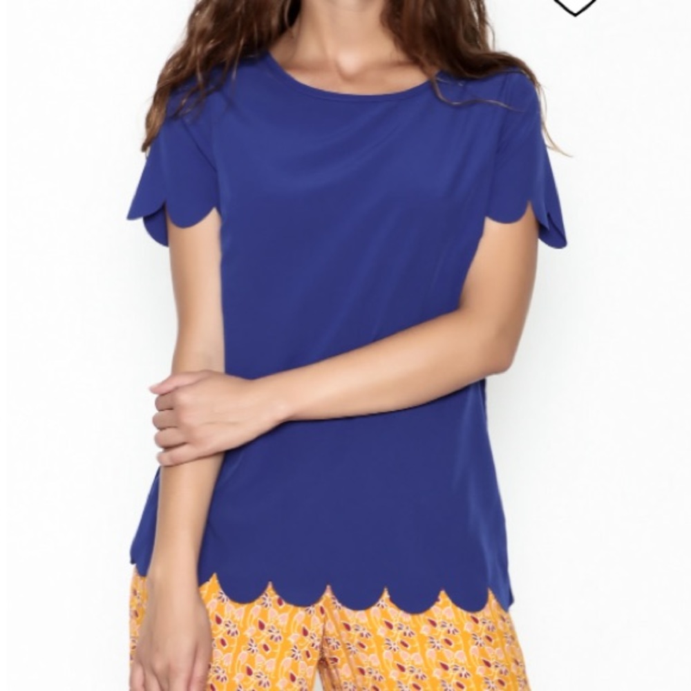 Scallop hem top