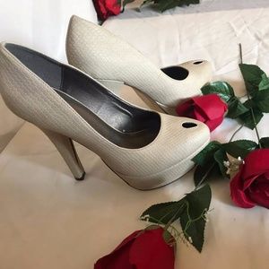 Cream Scale Pumps
