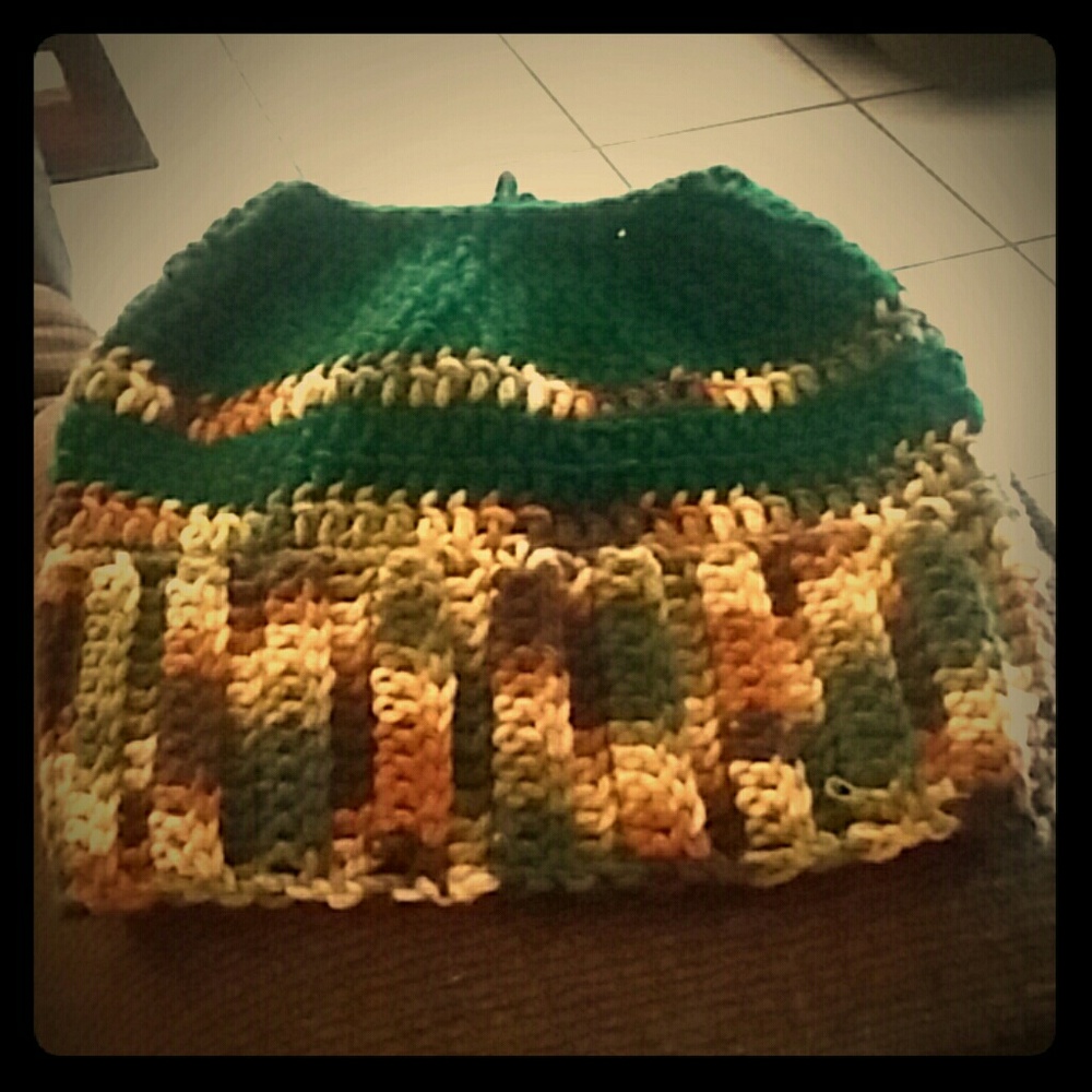 Messy bun beanie Hunter green and Camo