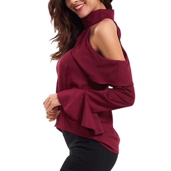 💢SOLD OUT💢 BETHENNY Cold Shoulder Blouse - Picture 2 of 6