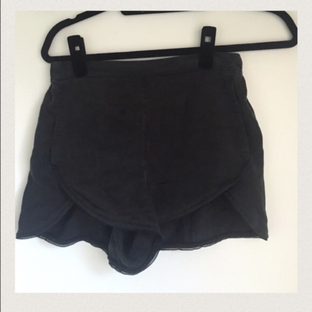 Wake and Flow Lululemon Size 8 Shorts!