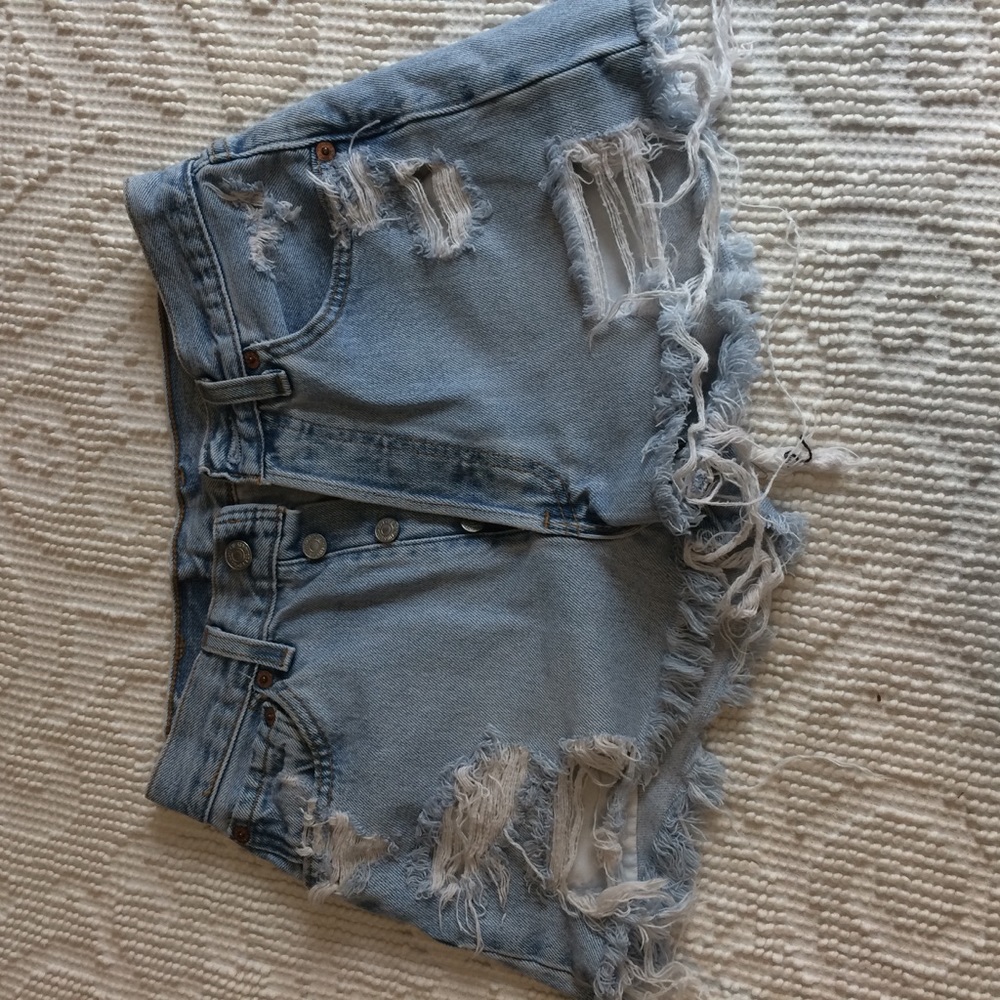 LEVI 501 Cutoffs button fly perfectly distressed