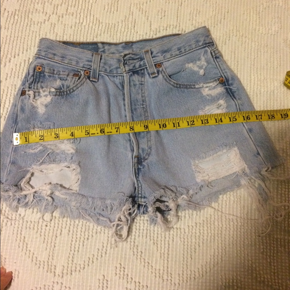 LEVI 501 Cutoffs button fly perfectly distressed - Picture 5 of 5
