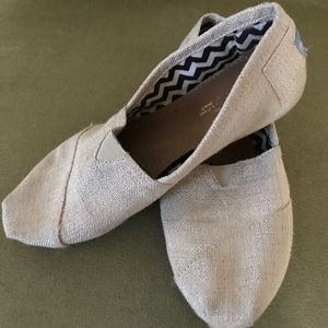 Size 8.5 gold glitter TOMs