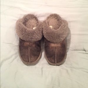grey ugg slippers