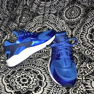 Metallic Royal Blue Nike Air Huaraches 💙