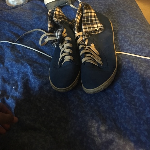 Sneakers - Picture 1 of 2