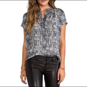 NEVER WORN Vince silk top in black + white pattern