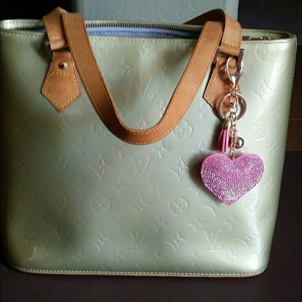 SOLD!!!!❤️❤️❤️❤️Authentic LV Vernis Houston.