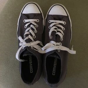 Women's converse classic chucks size 8