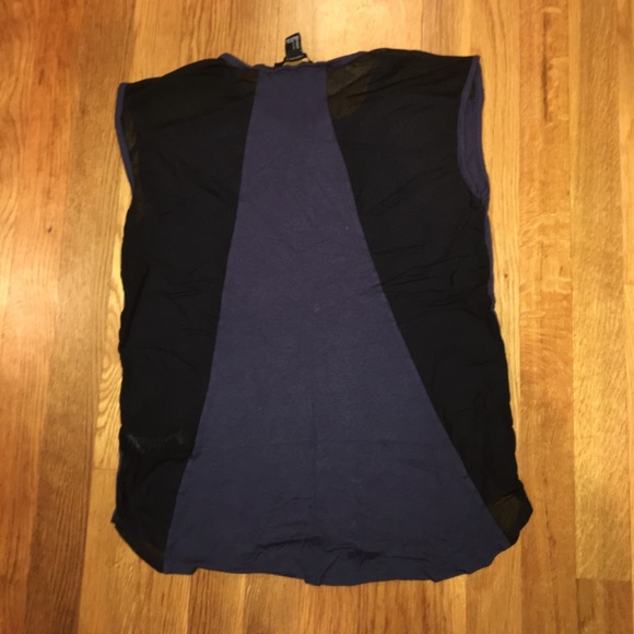 Casual top - Picture 2 of 2