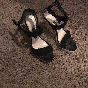 Black wedges