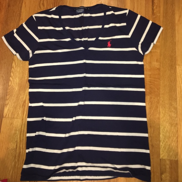 Cute v-neck - Picture 1 of 1