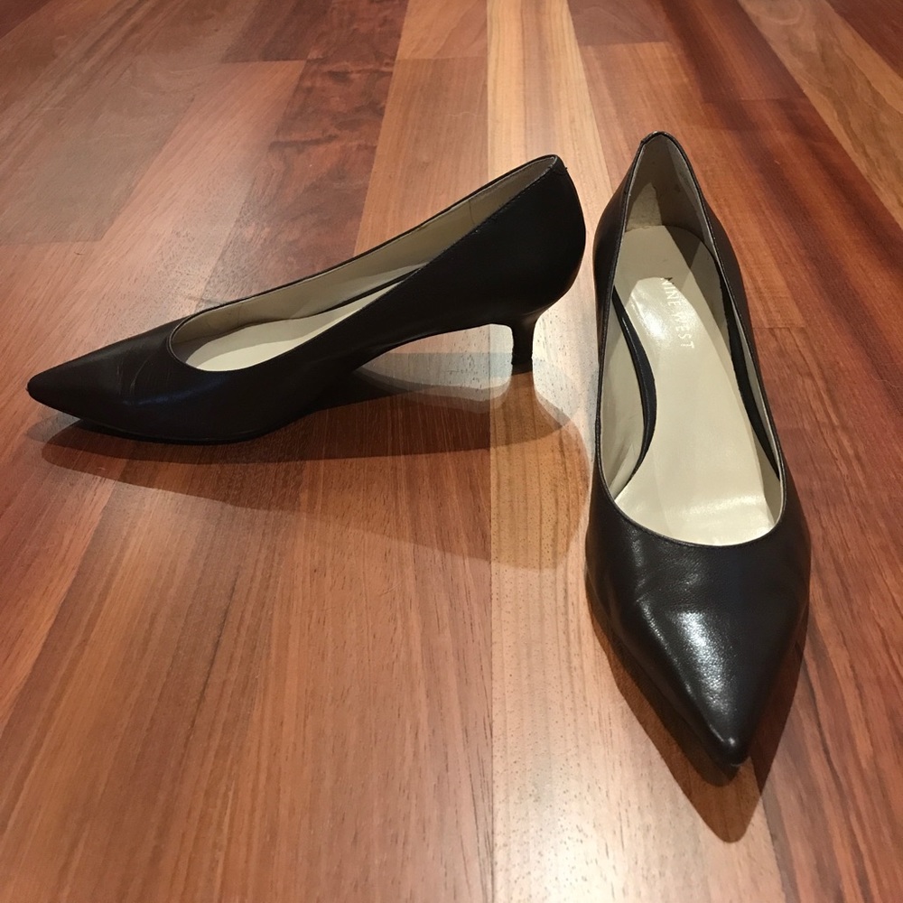 Nine West pointy toe pumps
