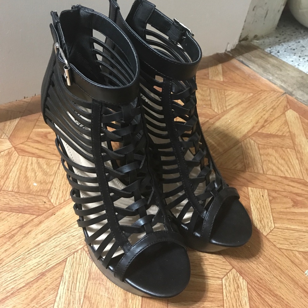Just Fab Black leather wedges