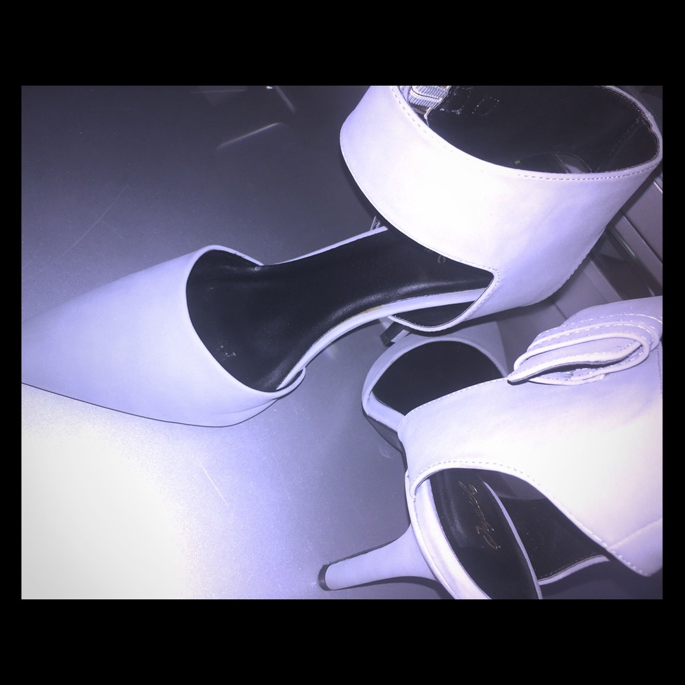 Grey ankle pumps