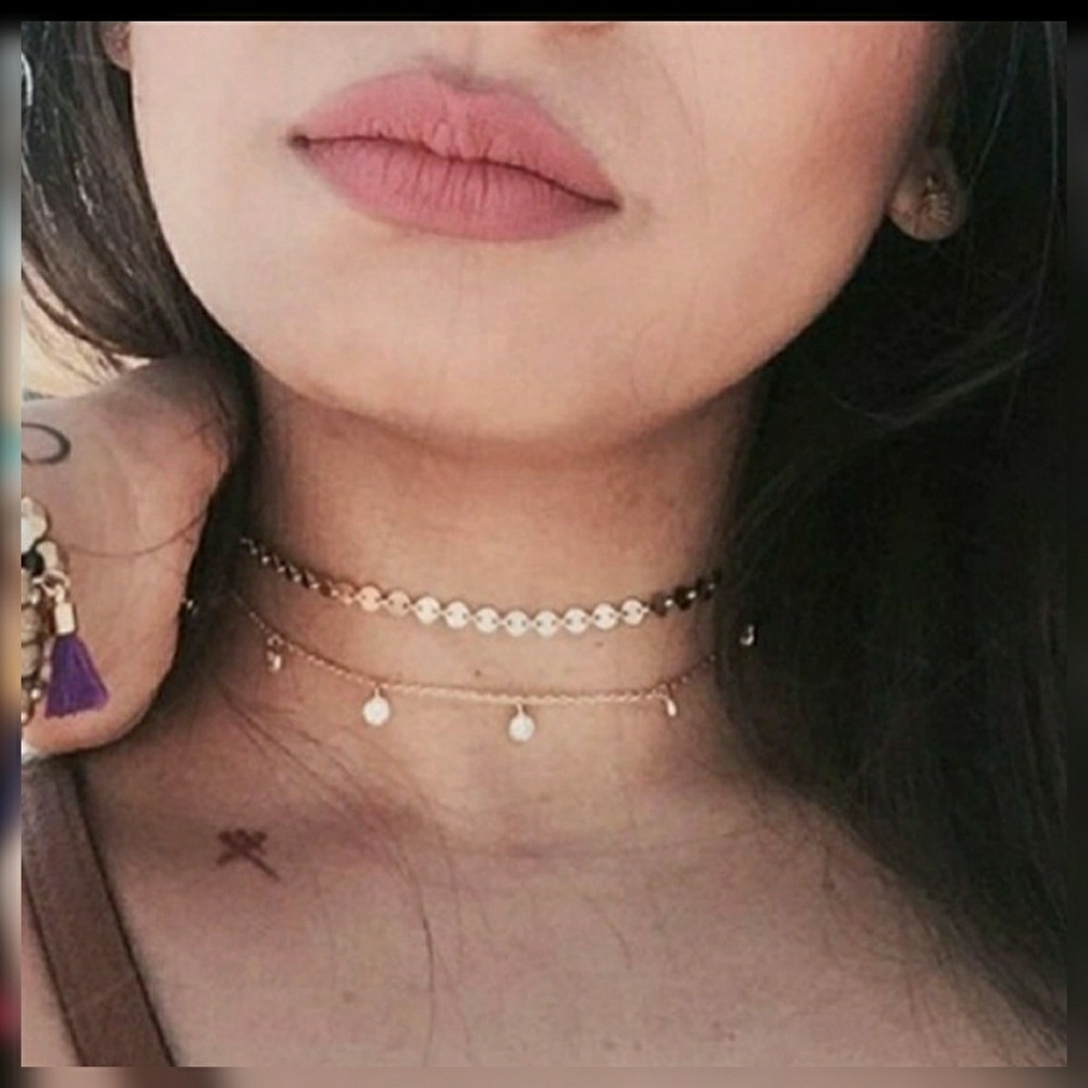 Gold choker necklace with pearls