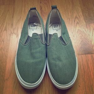Gap green slip-on shoes 6.5