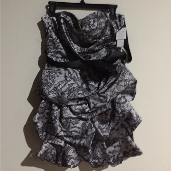 Junior City Triangle Dress - Picture 1 of 8