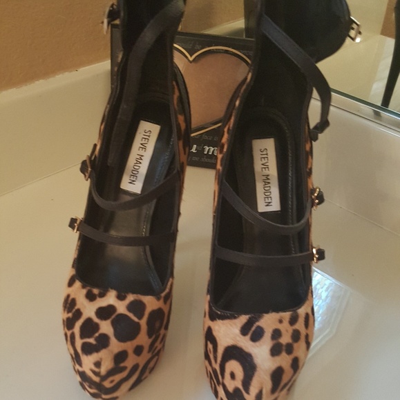 Gorgeous Cheetah Heels - Picture 2 of 3