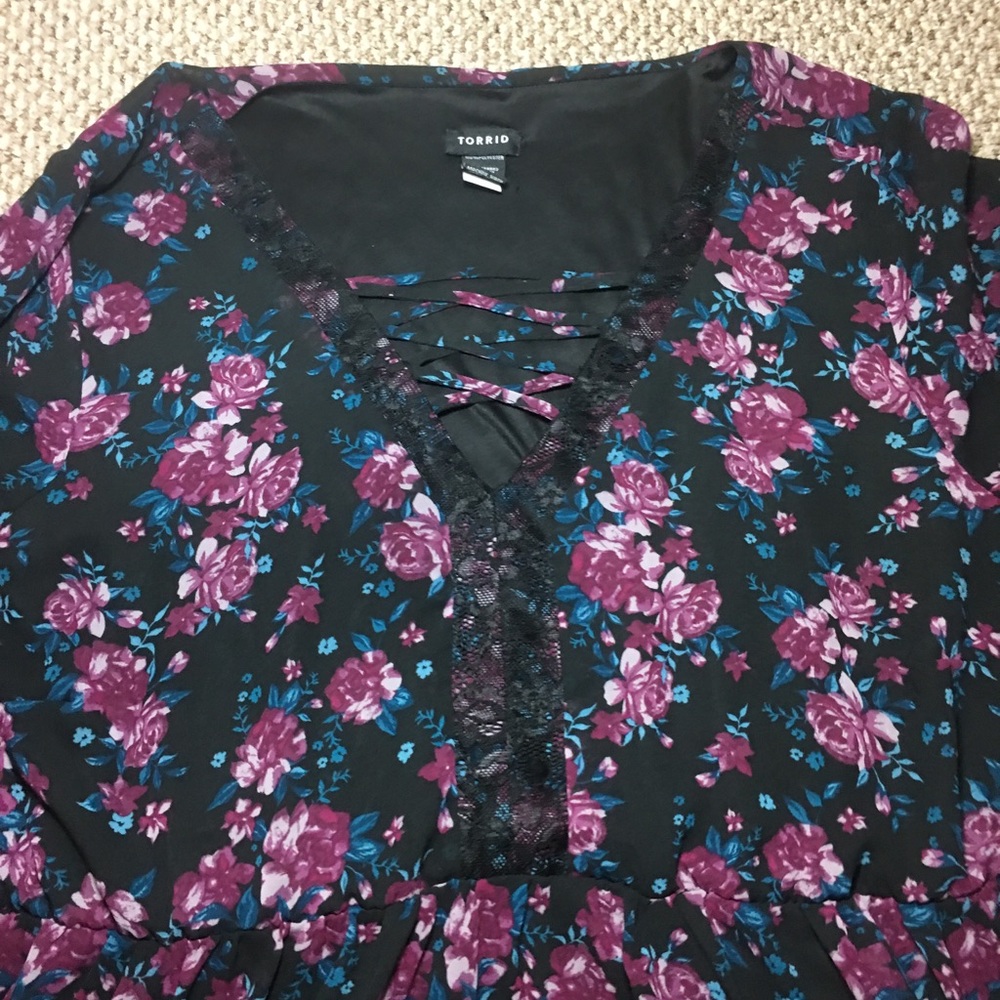 sale! Torrid 3x peasant shirt. Wide sleeves.