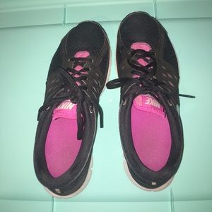 Nike flex run black and pink size 10