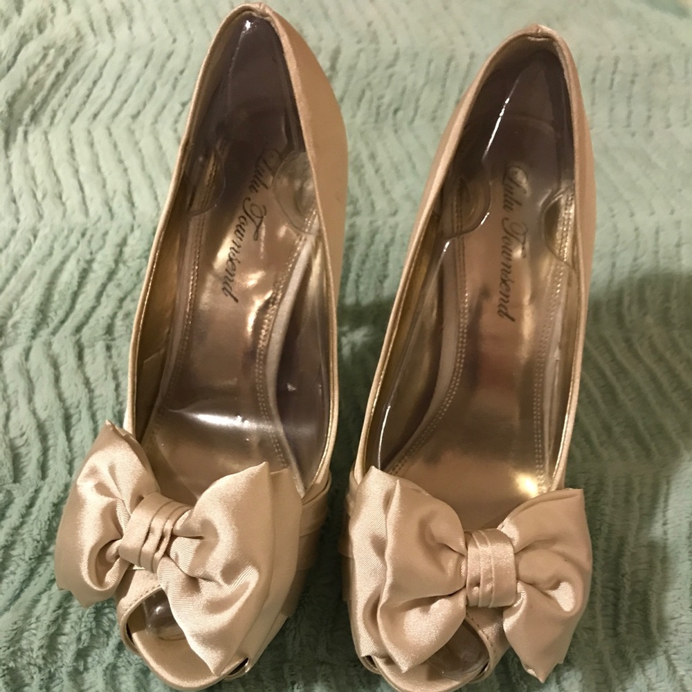 Lulu Townsend LT Valentine pumps (ivory, size 7.5)