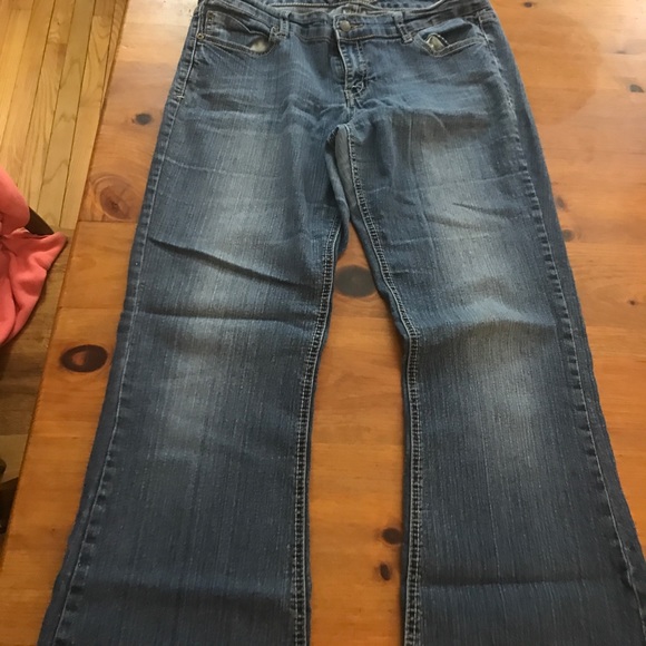 Reign Jean - Picture 2 of 6