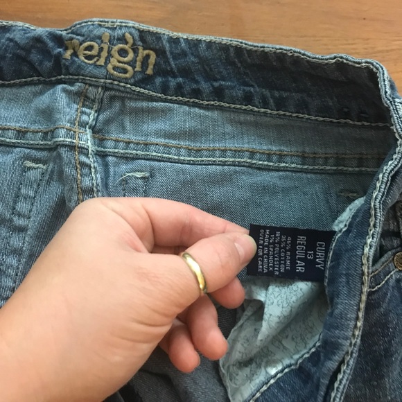 Reign Jean - Picture 3 of 6