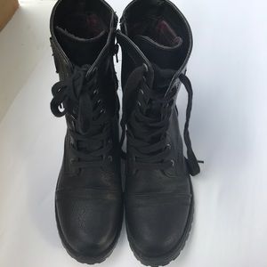 Combat boots