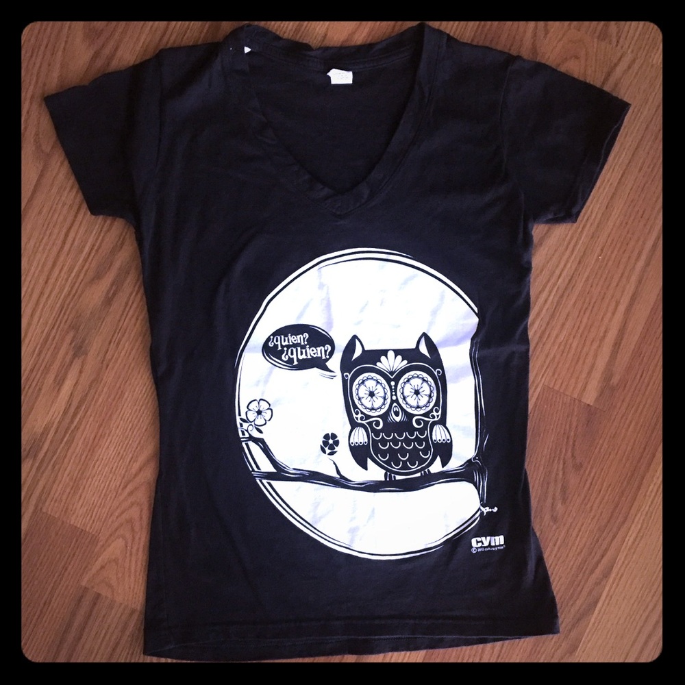 Cultura y más owl graphic tee