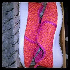 Sz 8.5 Forever Fuchsia Tennis Shoes