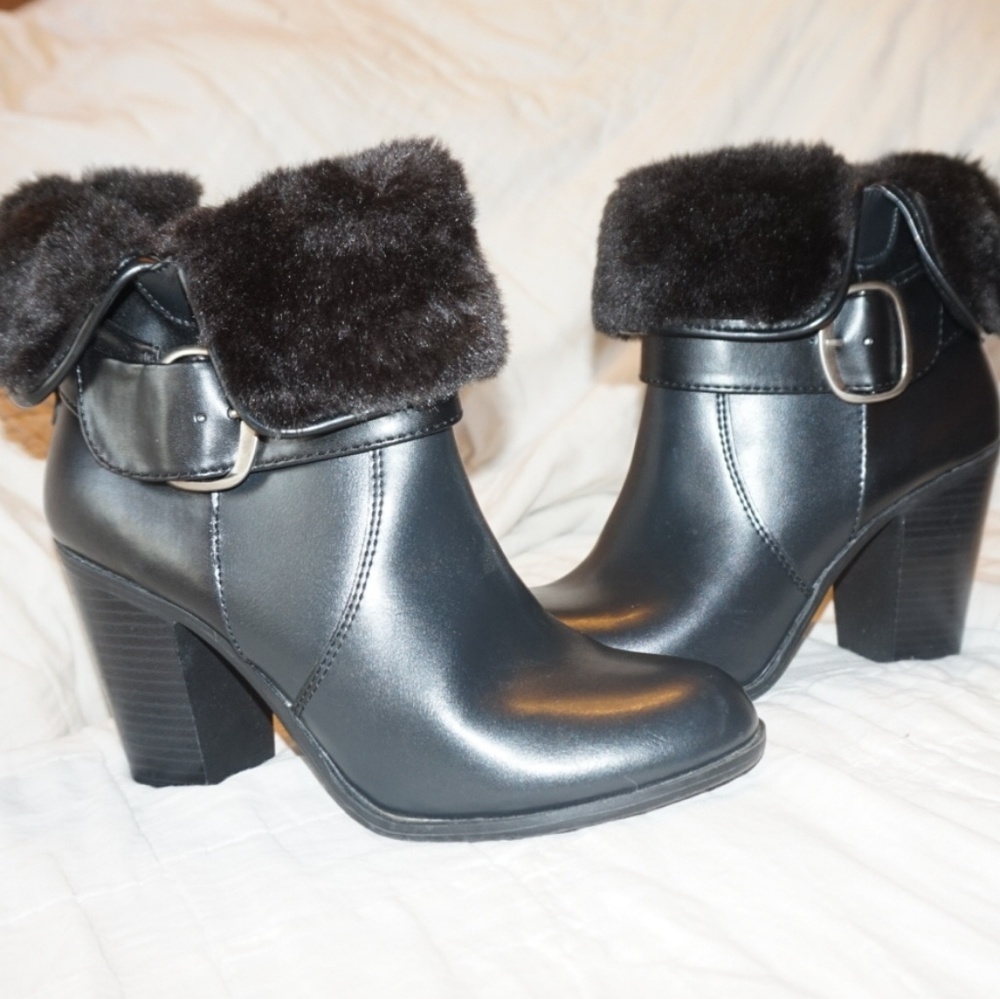 Black boots size 8
