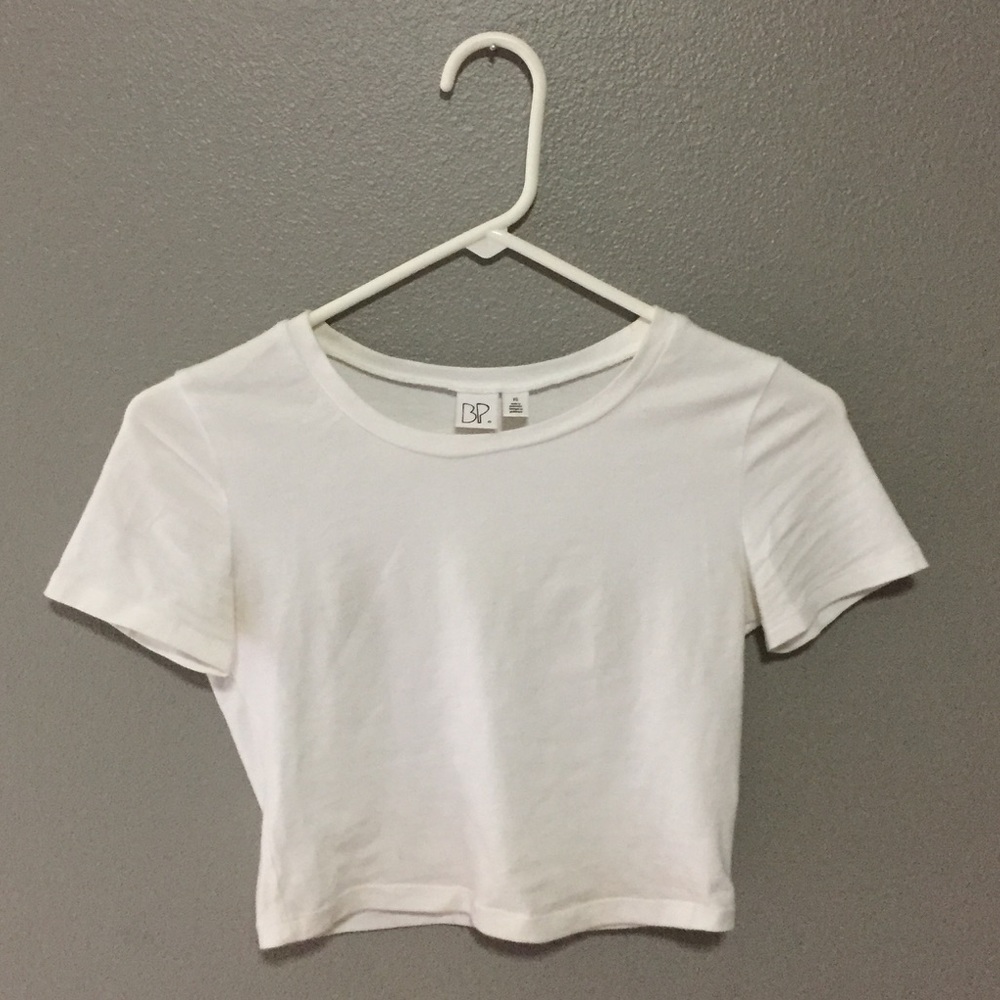 cropped white t shirt