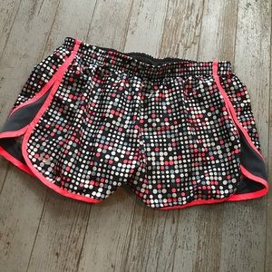 UNDER ARMOUR Women's Shorts Size Large