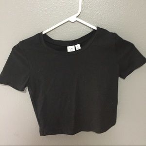 black cropped t shirt