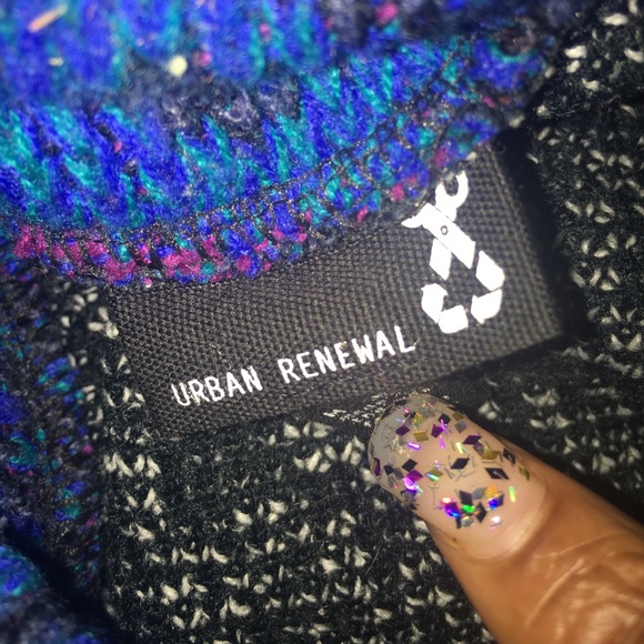 Sweater - Picture 4 of 4