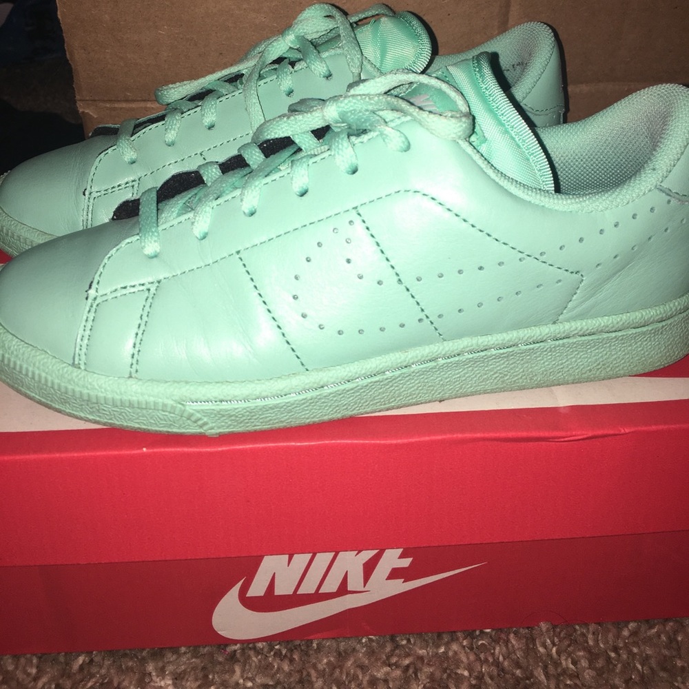 Nike - Mint colored 4.5Y