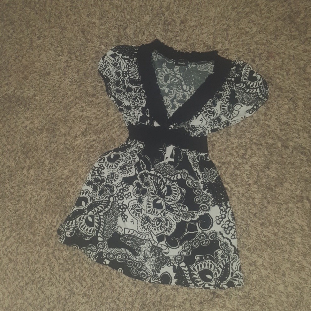 Cute black/White adult top
