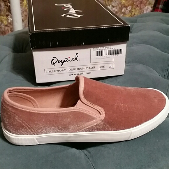 Qupid Shoes - Qupid Blush Velvet Slipons♡BNIB