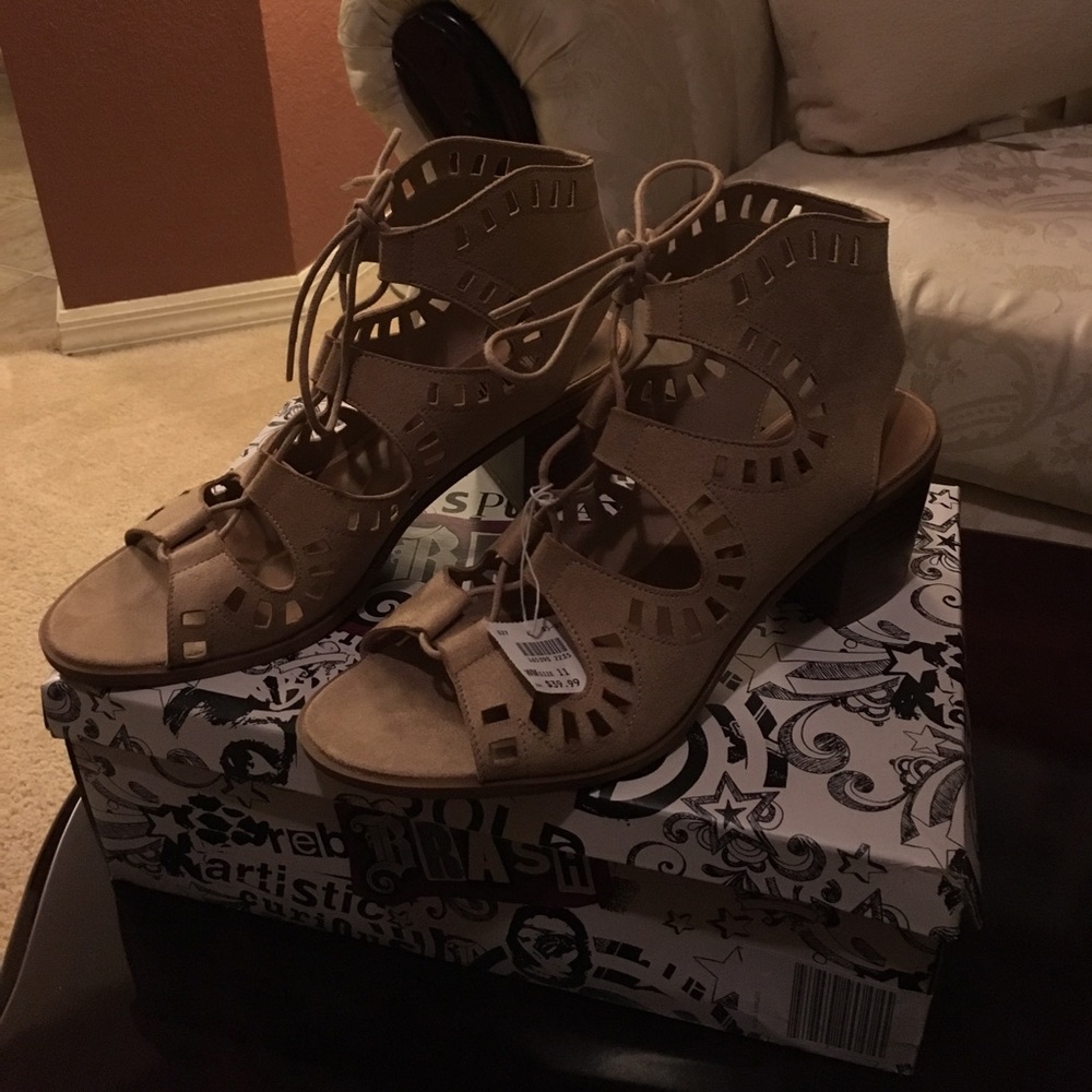 NWT Peep Toe Gladiator Stacked Heels