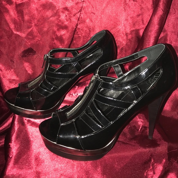 Black BCBG Generation Heels - Picture 2 of 8